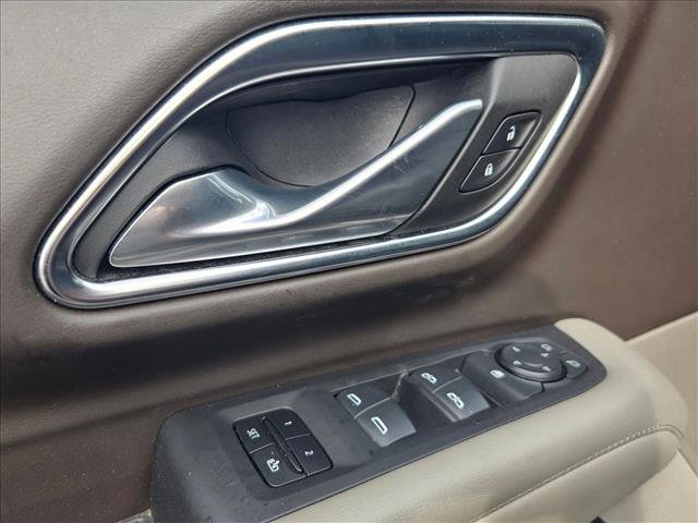 Used 2024 Chevrolet Suburban LT RWD image 12