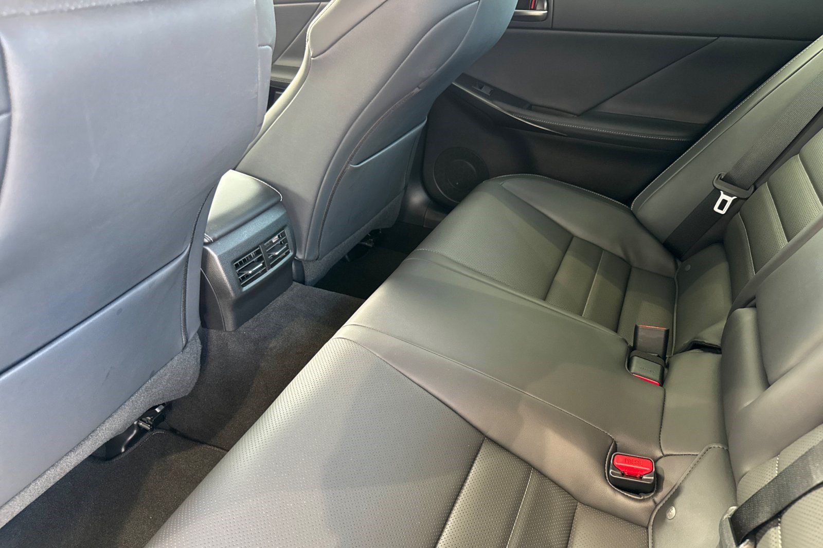 Used 2025 Lexus IS 350 F Sport RWD image 15