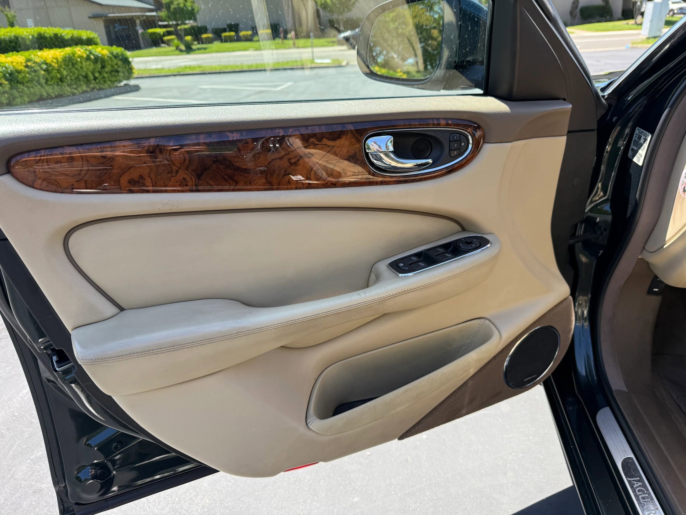 Used 2008 Jaguar XJ8 image 12