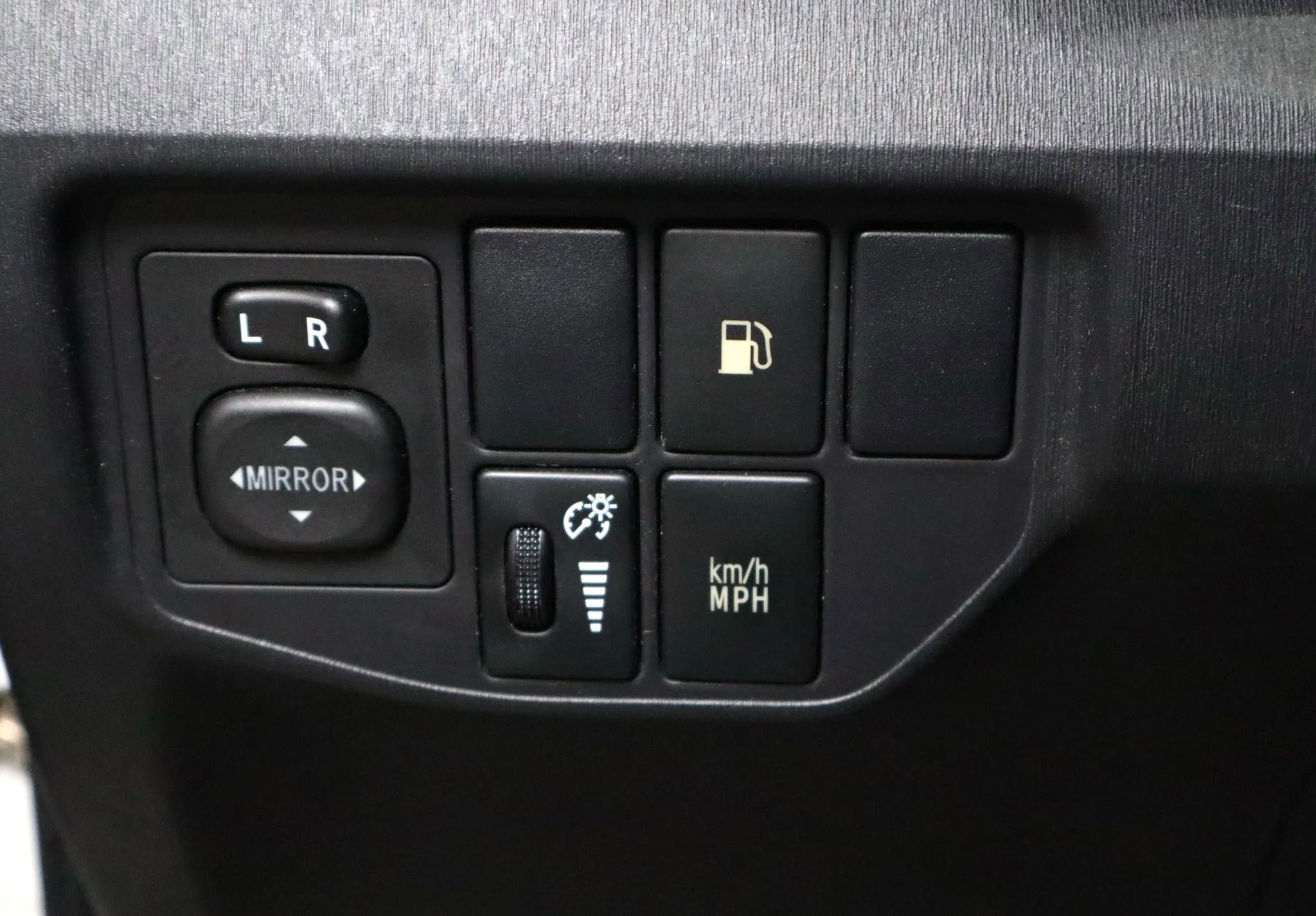 Used 2013 Toyota Prius Plug-In Hybrid image 25