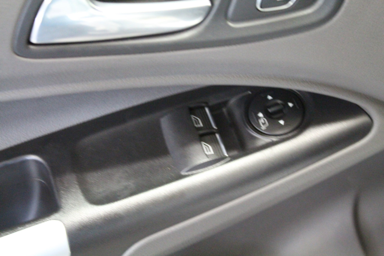 Used 2023 Ford Transit Connect XLT image 19