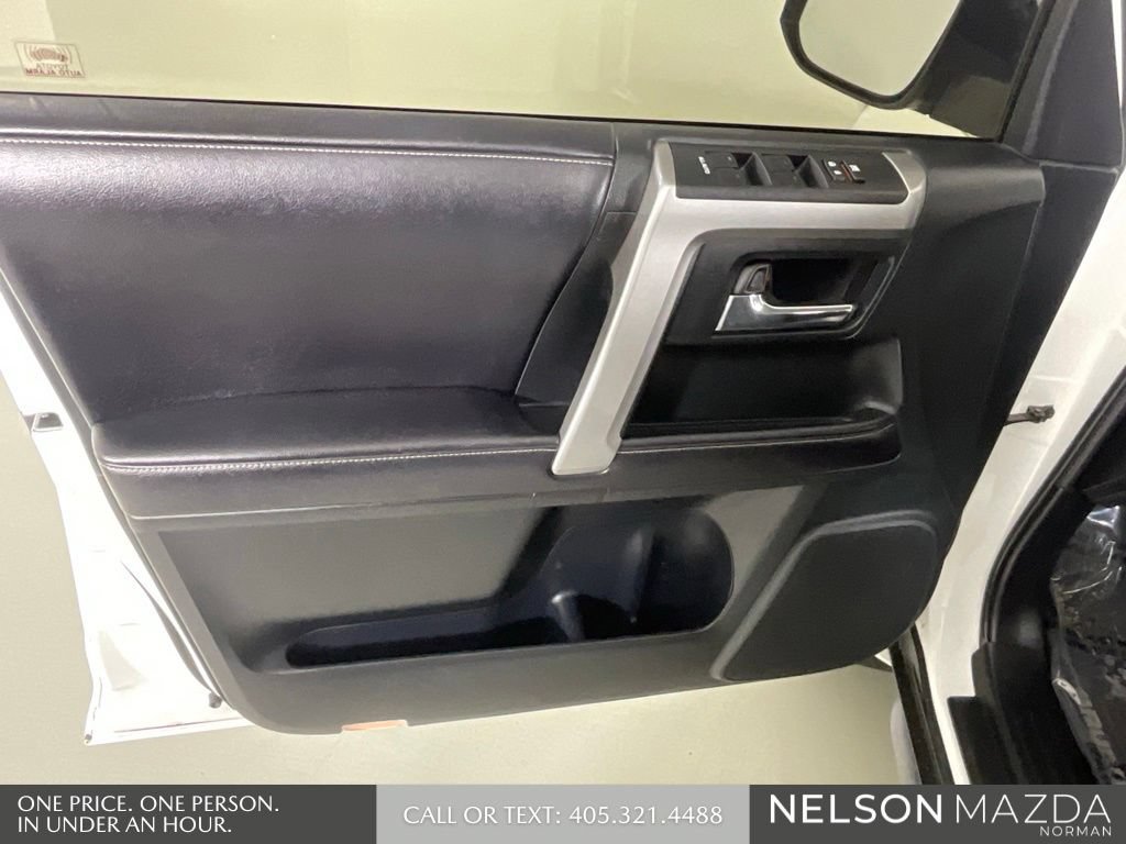 Used 2016 Toyota 4Runner SR5 AWD/4WD image 16