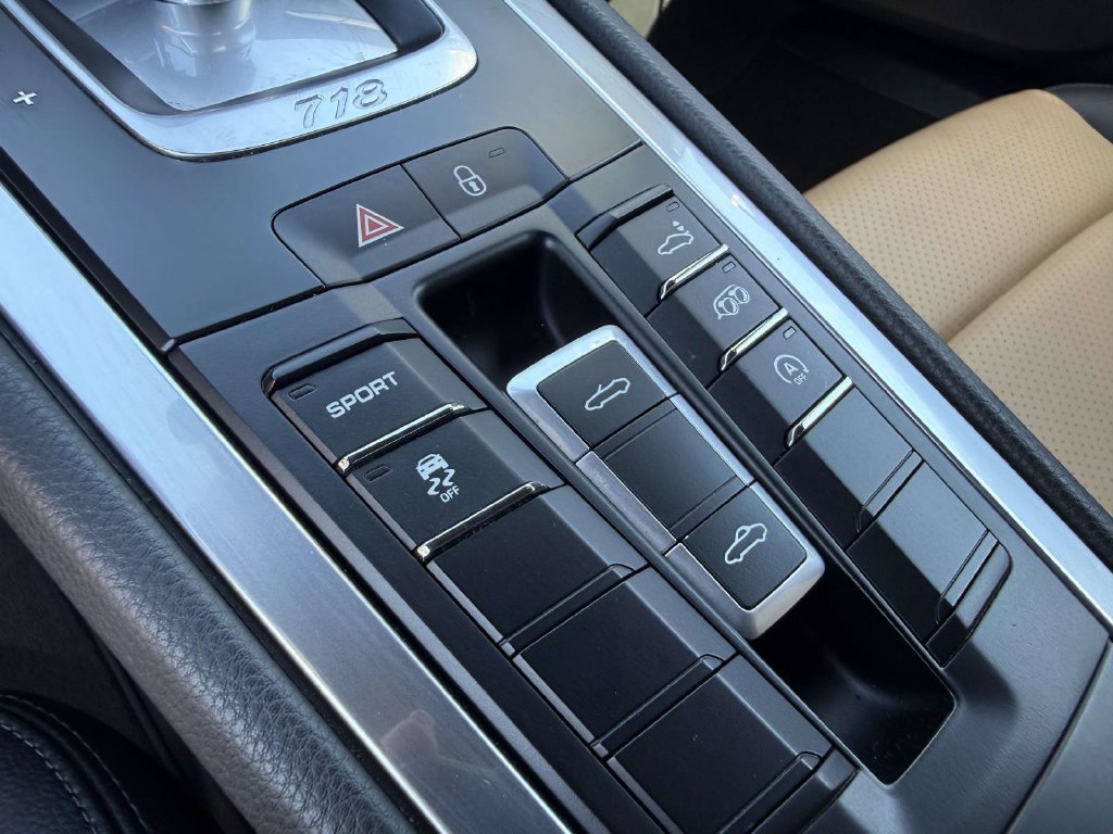 Used 2019 Porsche 718 Boxster RWD image 22