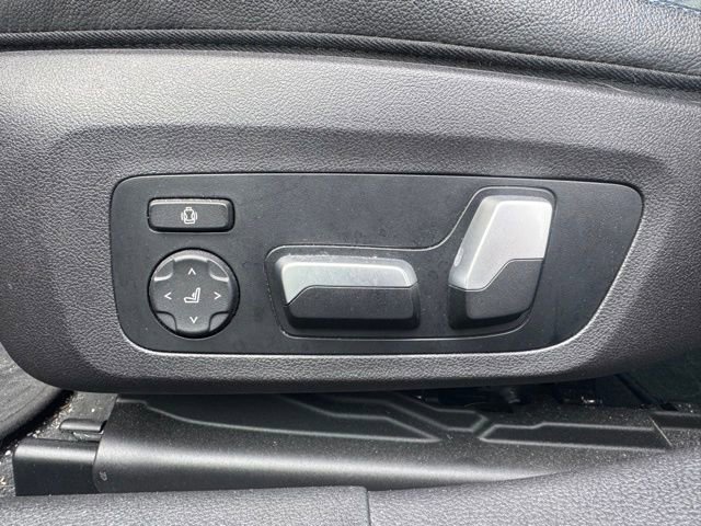 Certified 2022 BMW 330i xDrive Sedan w/ M Sport Package image 15
