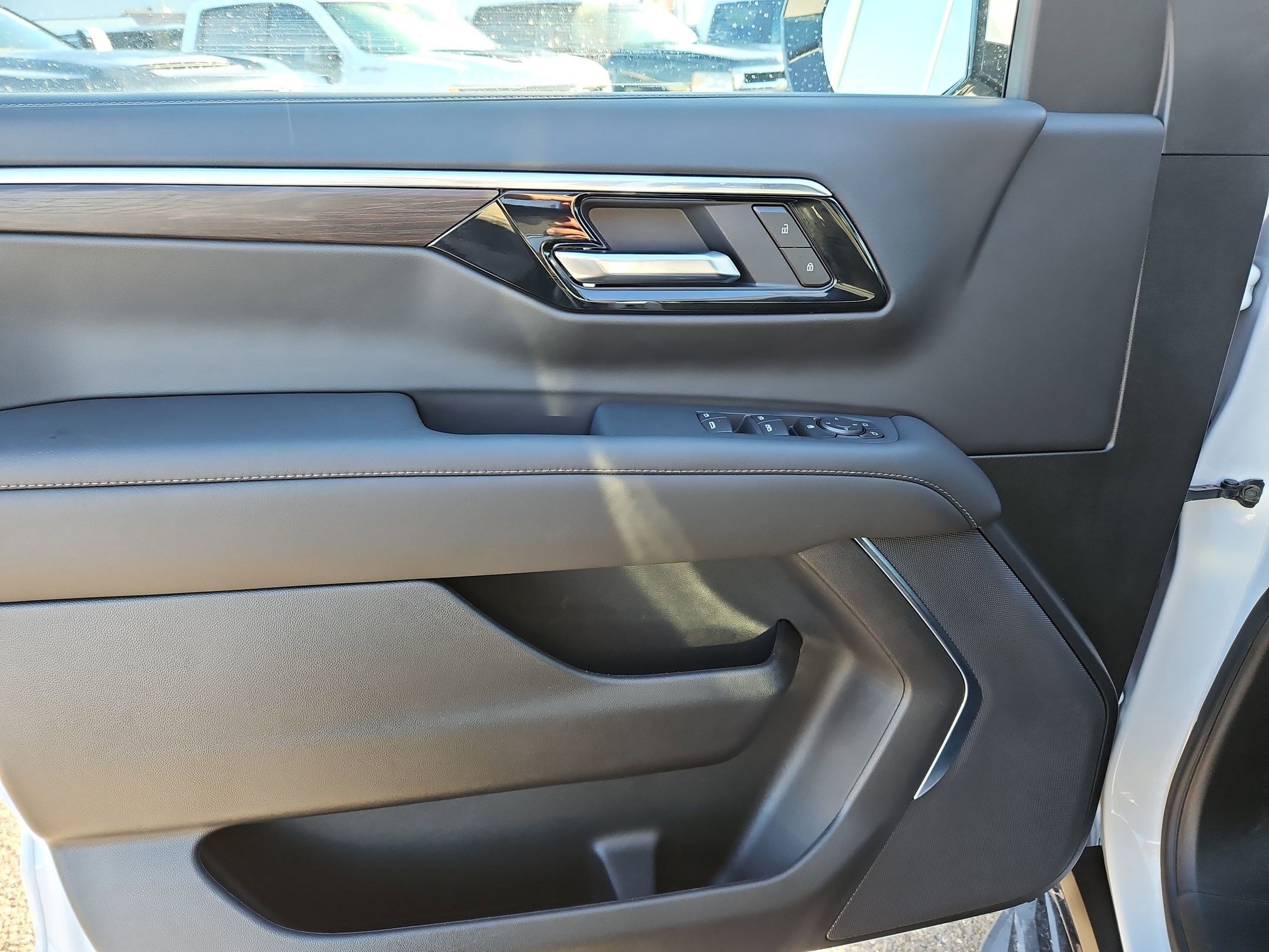 Used 2026 Chevrolet Tahoe LS AWD/4WD image 12
