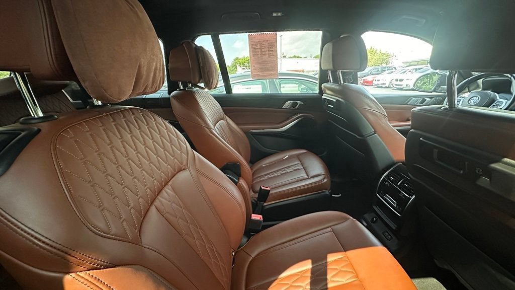 Used 2021 BMW X7 xDrive40i w/ M Sport Package AWD/4WD image 8