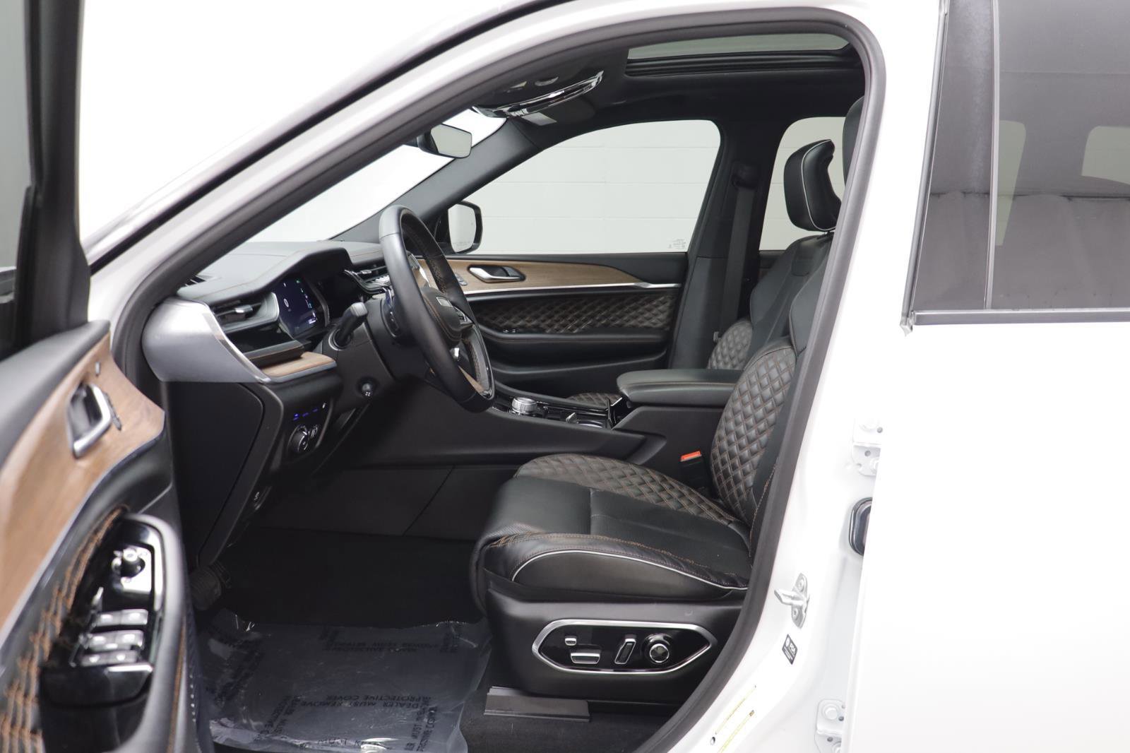 Used 2022 Jeep Grand Cherokee Summit image 6