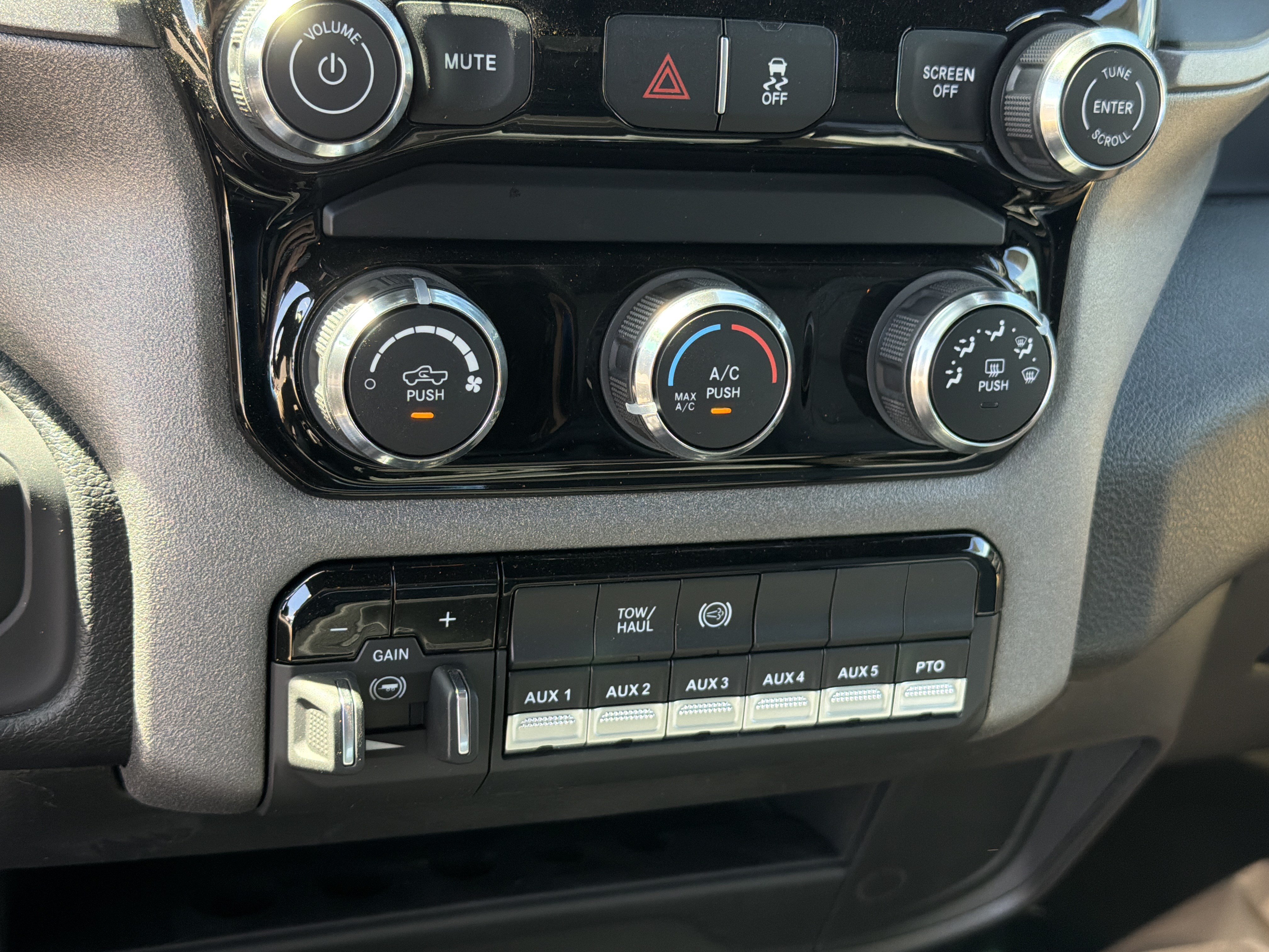 New 2026 RAM 5500 Tradesman w/ Chrome Appearance Group AWD/4WD image 25