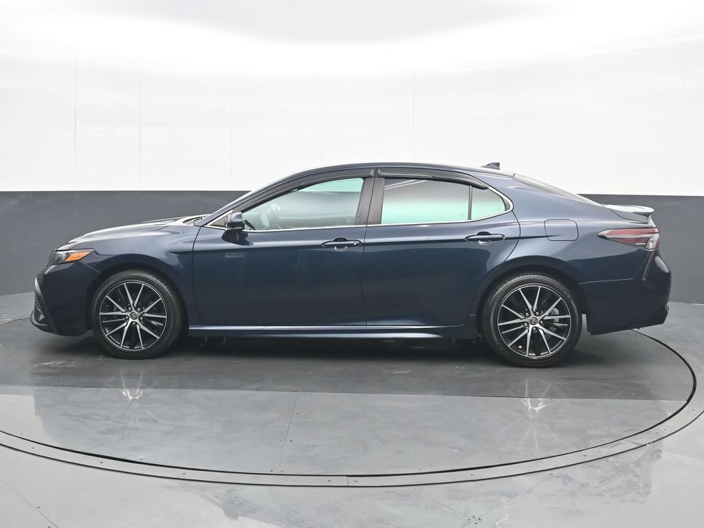 Used 2021 Toyota Camry SE FWD image 3