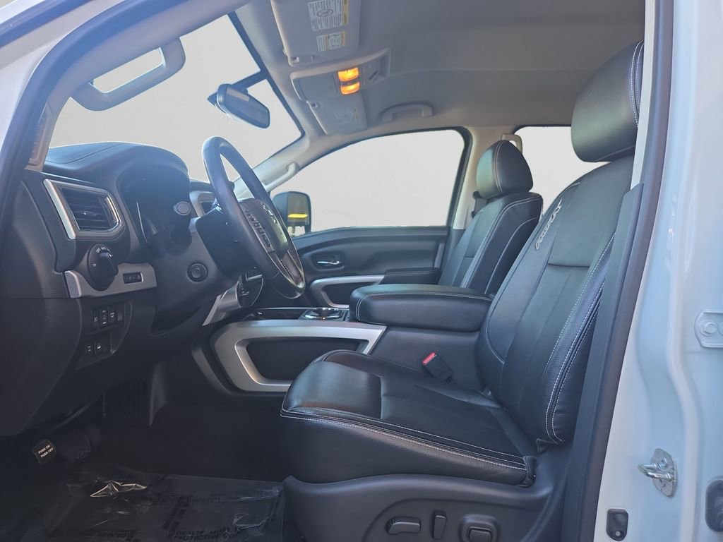 Used 2019 Nissan Titan PRO-4X w/ Pro-4x Convenience Package AWD/4WD image 11