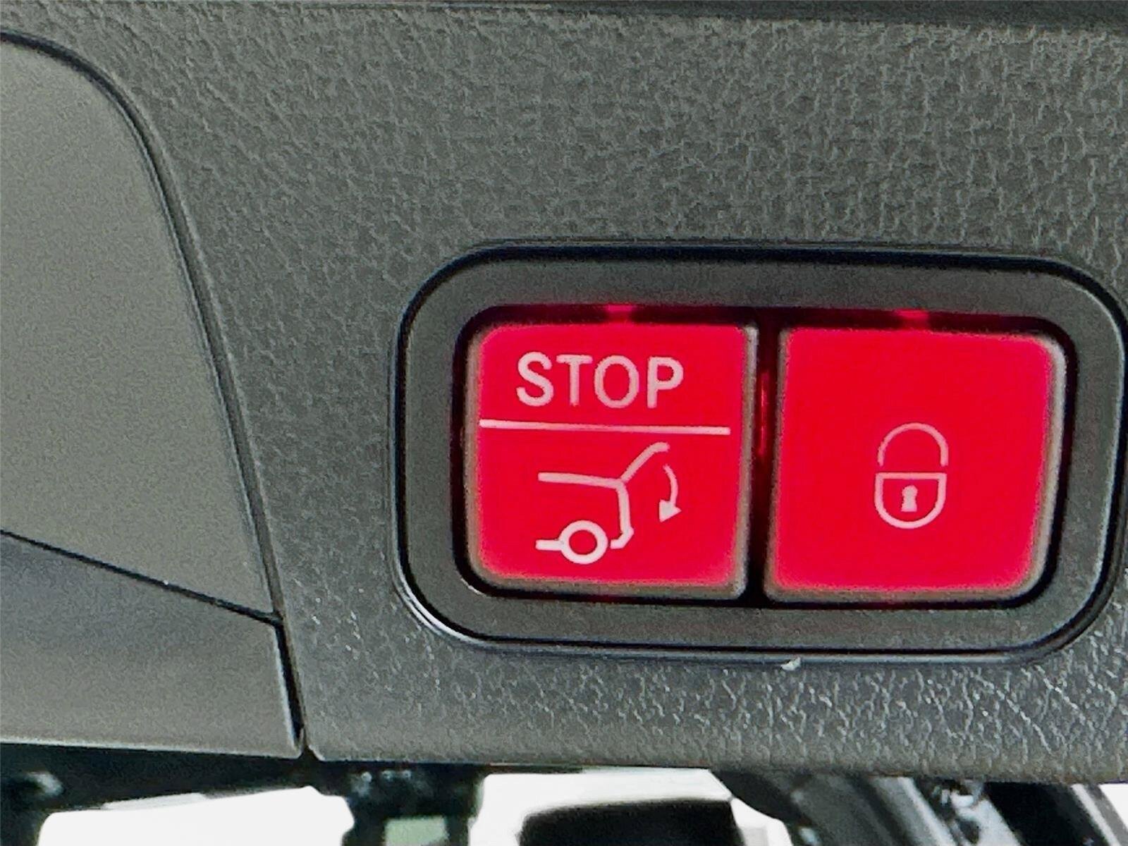 Used 2026 Mercedes-Benz GLB 250 4MATIC image 34