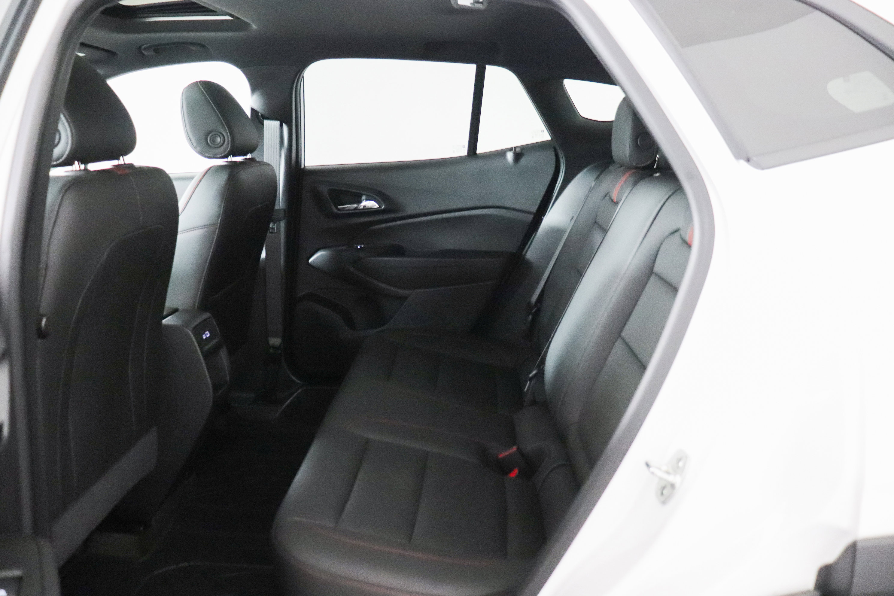 Used 2024 Chevrolet Trax RS w/ Sunroof Package image 19