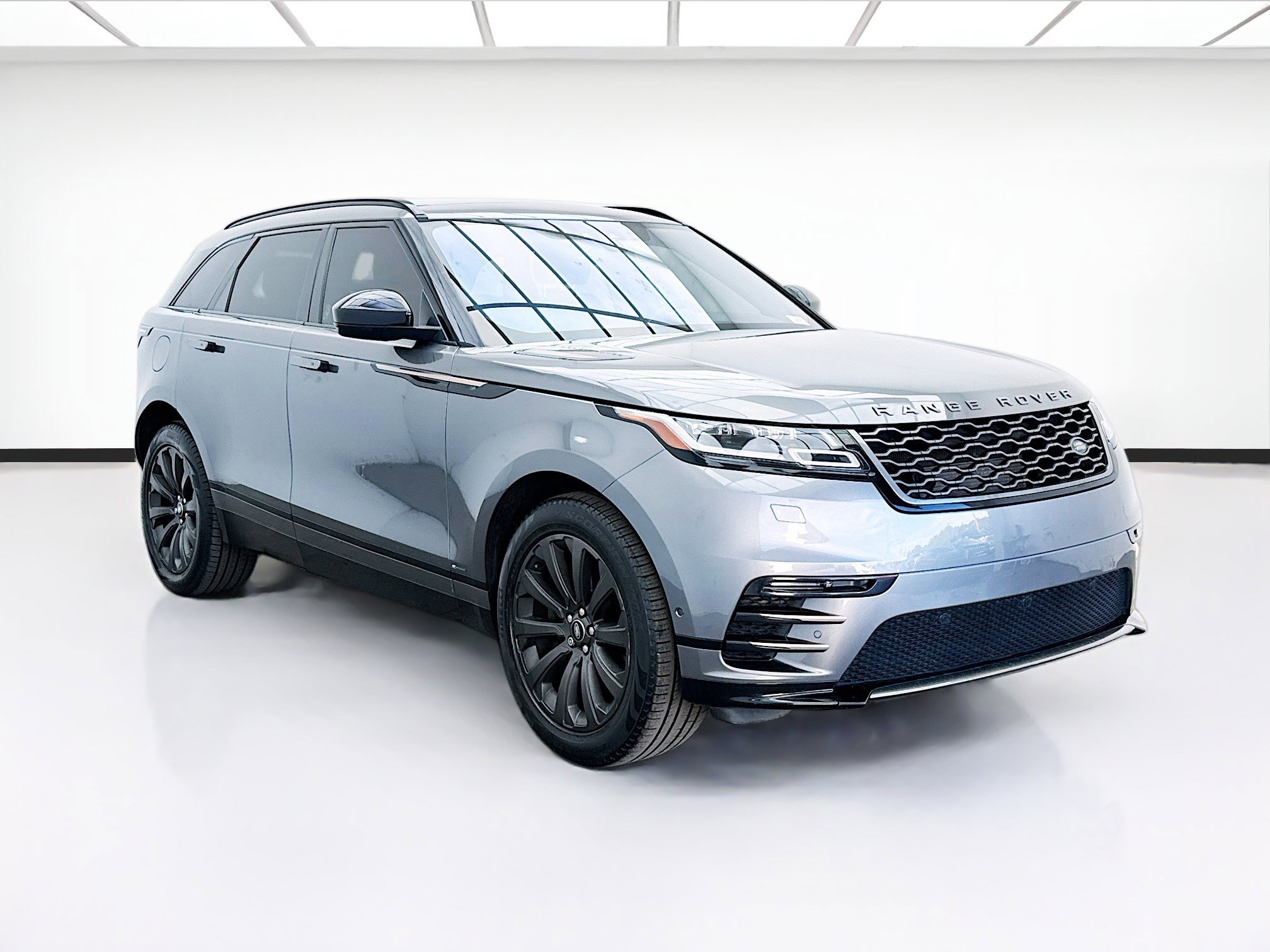Used 2018 Land Rover Range Rover Velar R-Dynamic SE AWD/4WD image 3