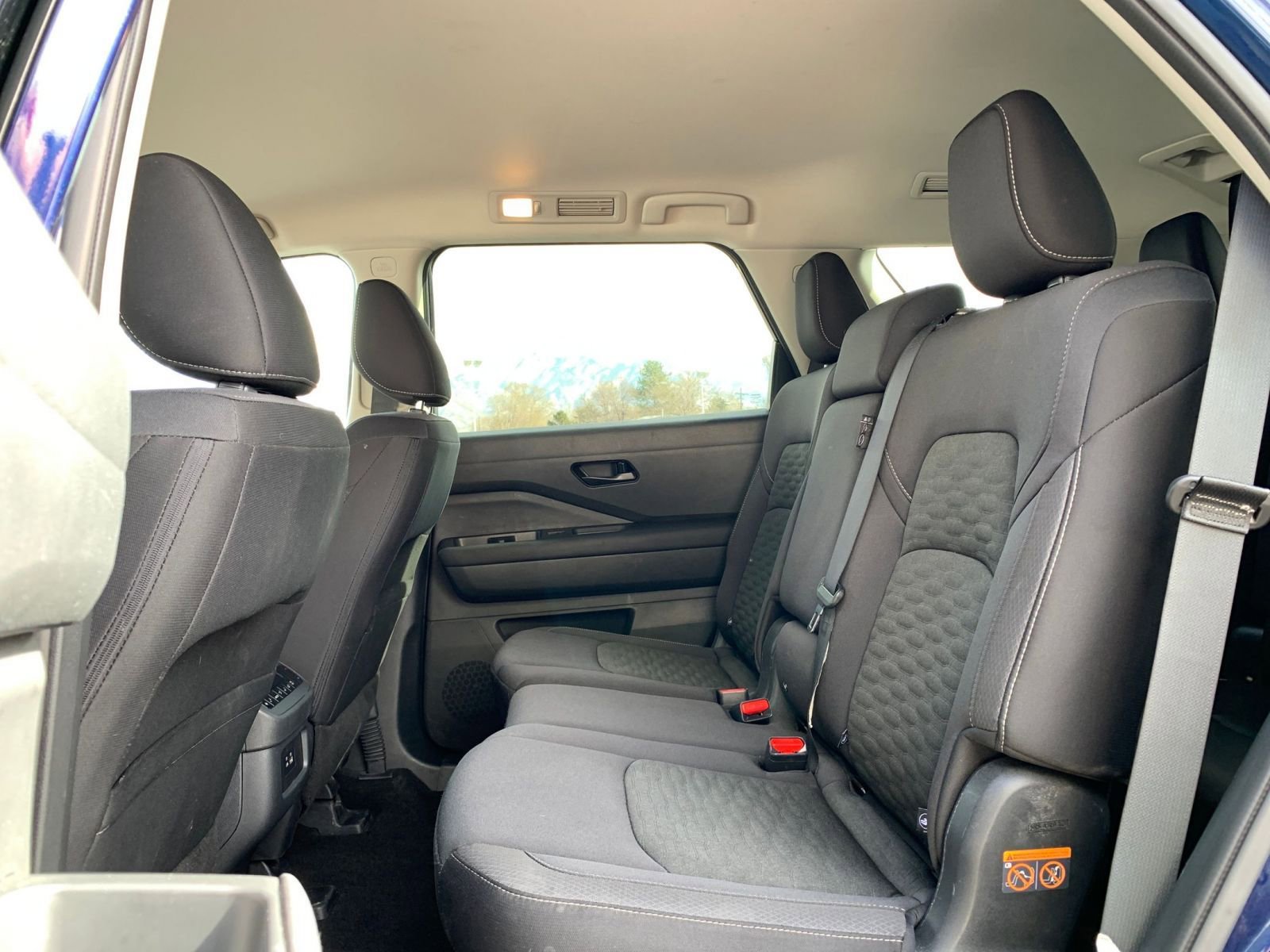 Used 2025 Nissan Pathfinder SV image 28