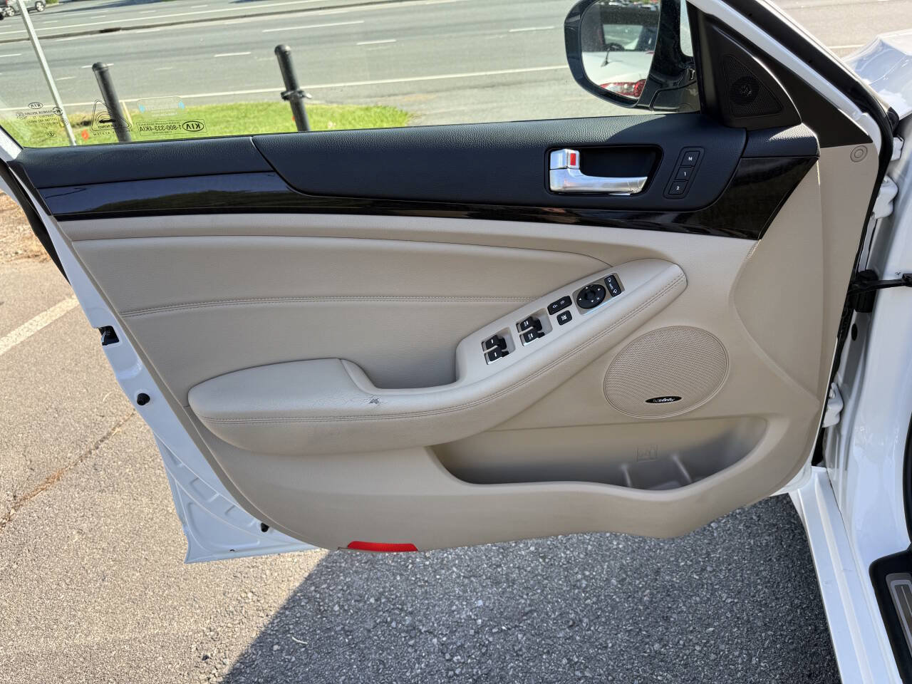 Used 2015 Kia Cadenza Premium w/ Luxury Package FWD image 23