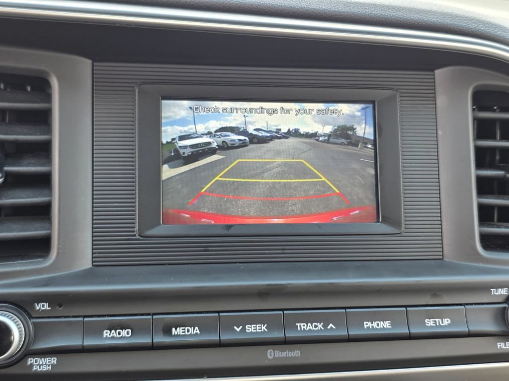 Used 2020 Hyundai Elantra SE FWD image 27