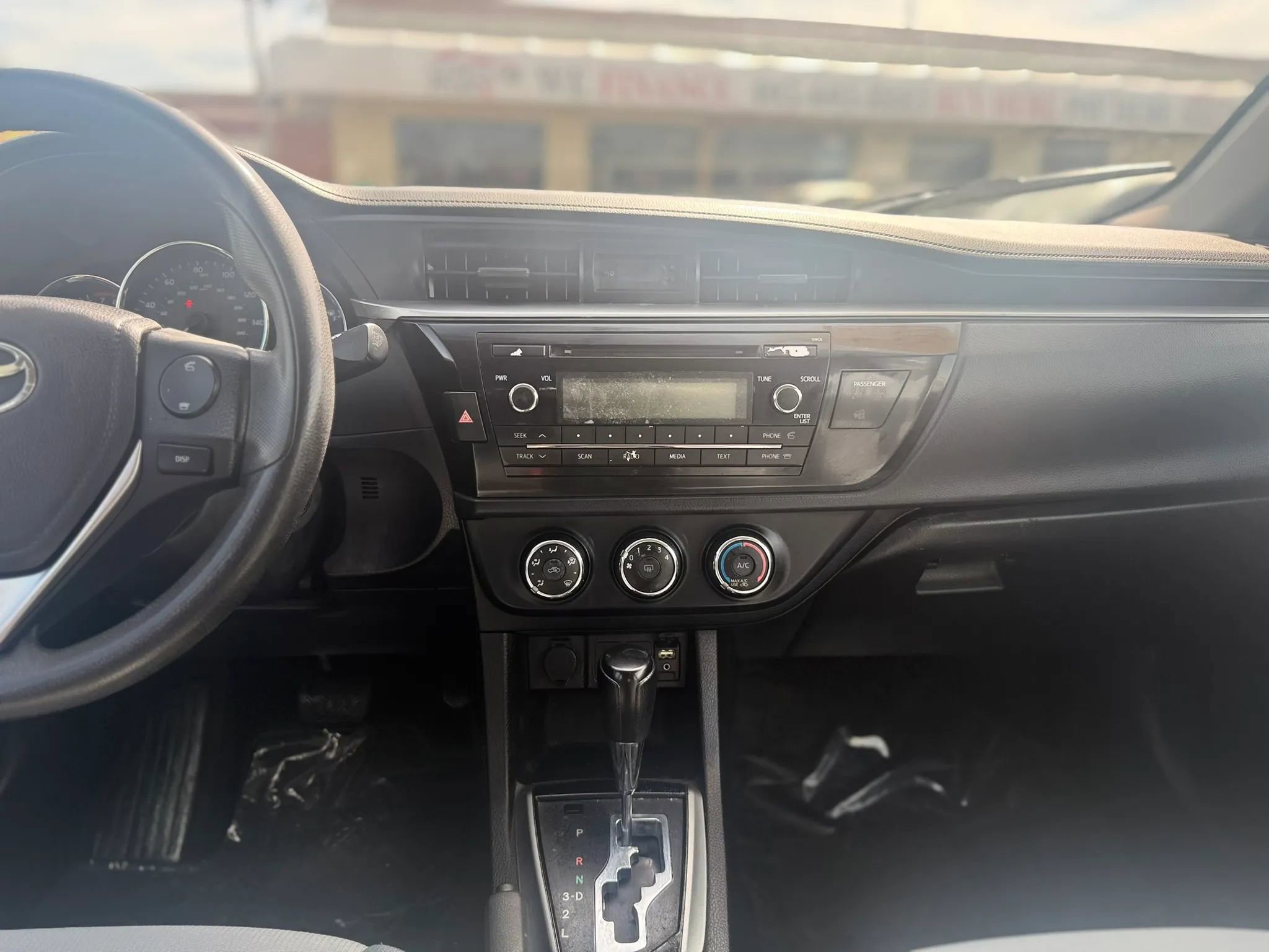 Used 2015 Toyota Corolla L image 18