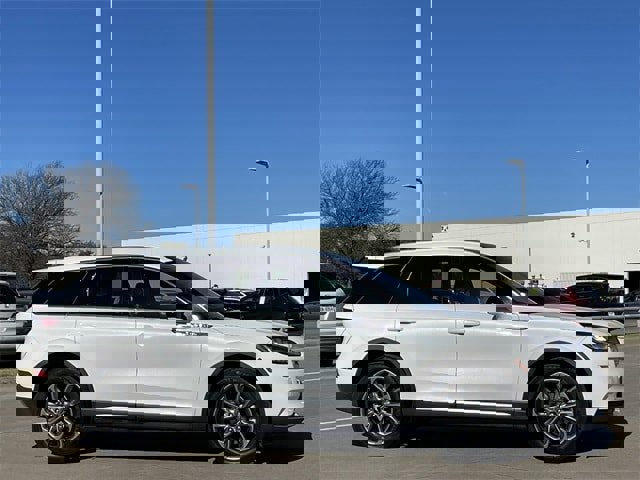 Used 2022 Lincoln Corsair Standard w/ Premium Package image 3