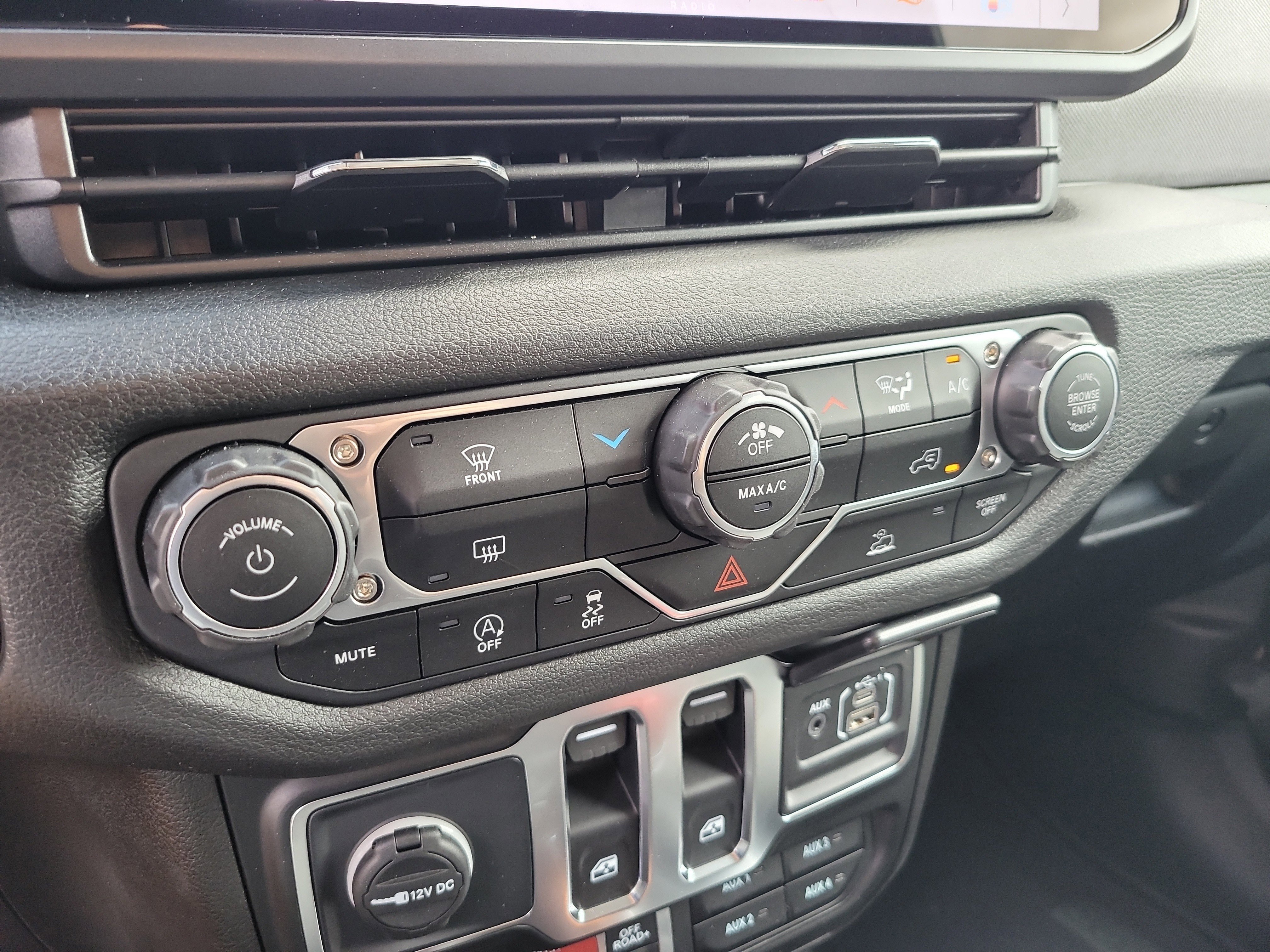 Used 2025 Jeep Wrangler Willys image 19