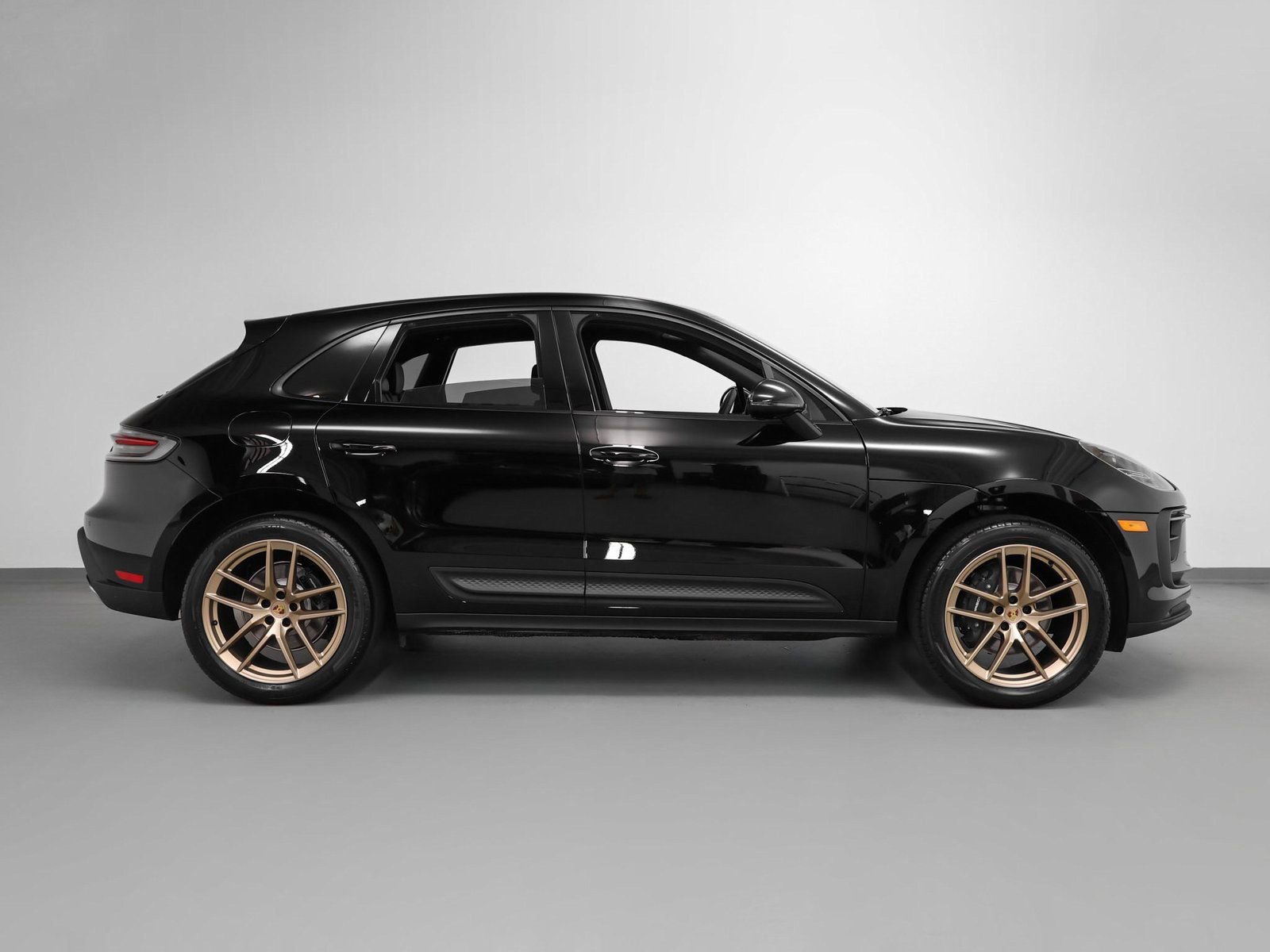 Certified 2025 Porsche Macan image 13