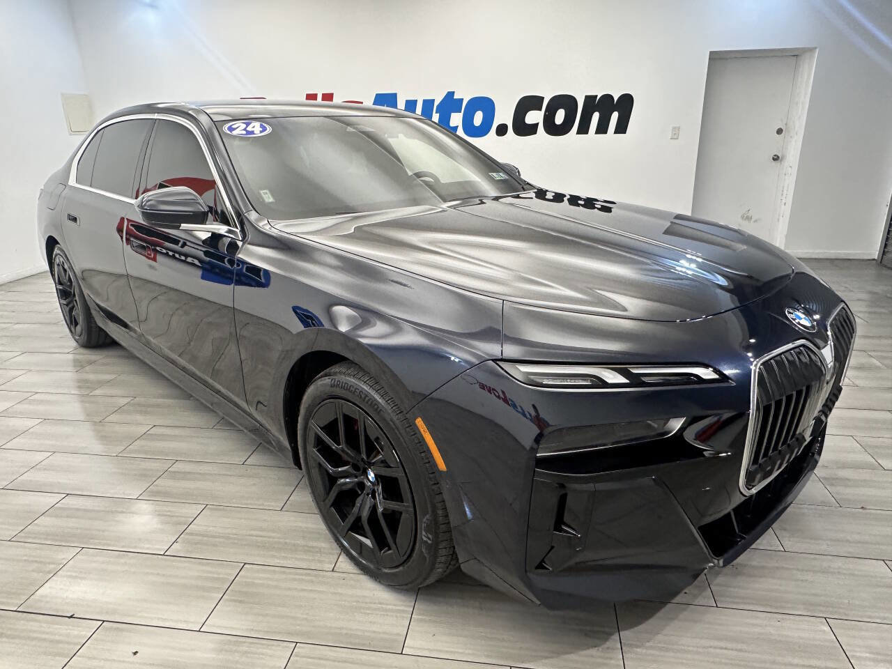 Used 2024 BMW 740i xDrive AWD/4WD image 7