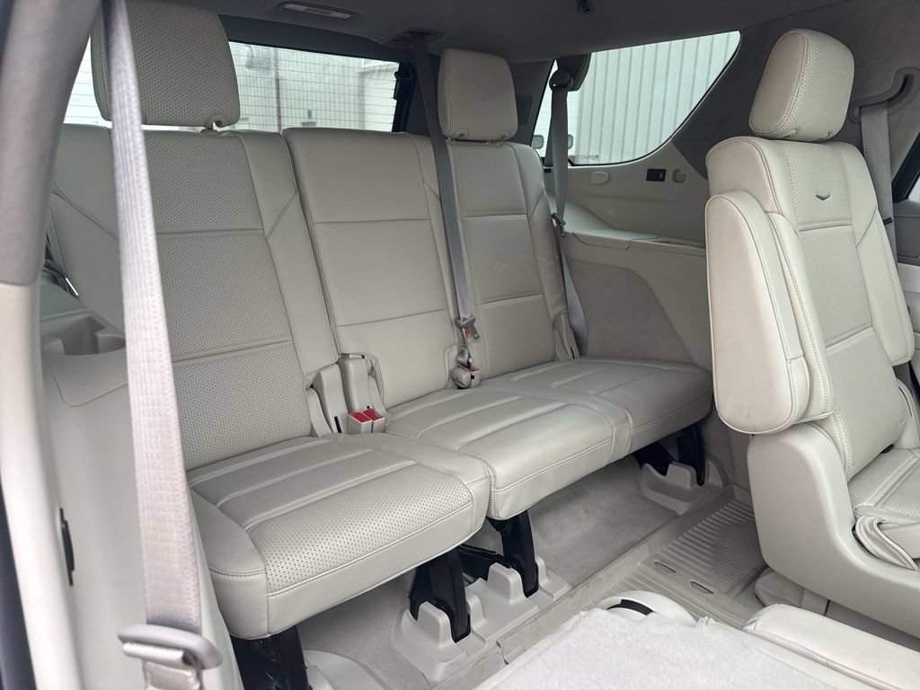Used 2023 Cadillac Escalade Premium Luxury Platinum w/ Heavy-Duty Trailer Package AWD/4WD image 31