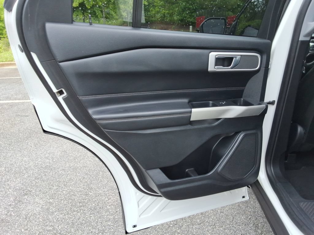 Used 2020 Ford Explorer XLT w/ Equipment Group 202A RWD image 17