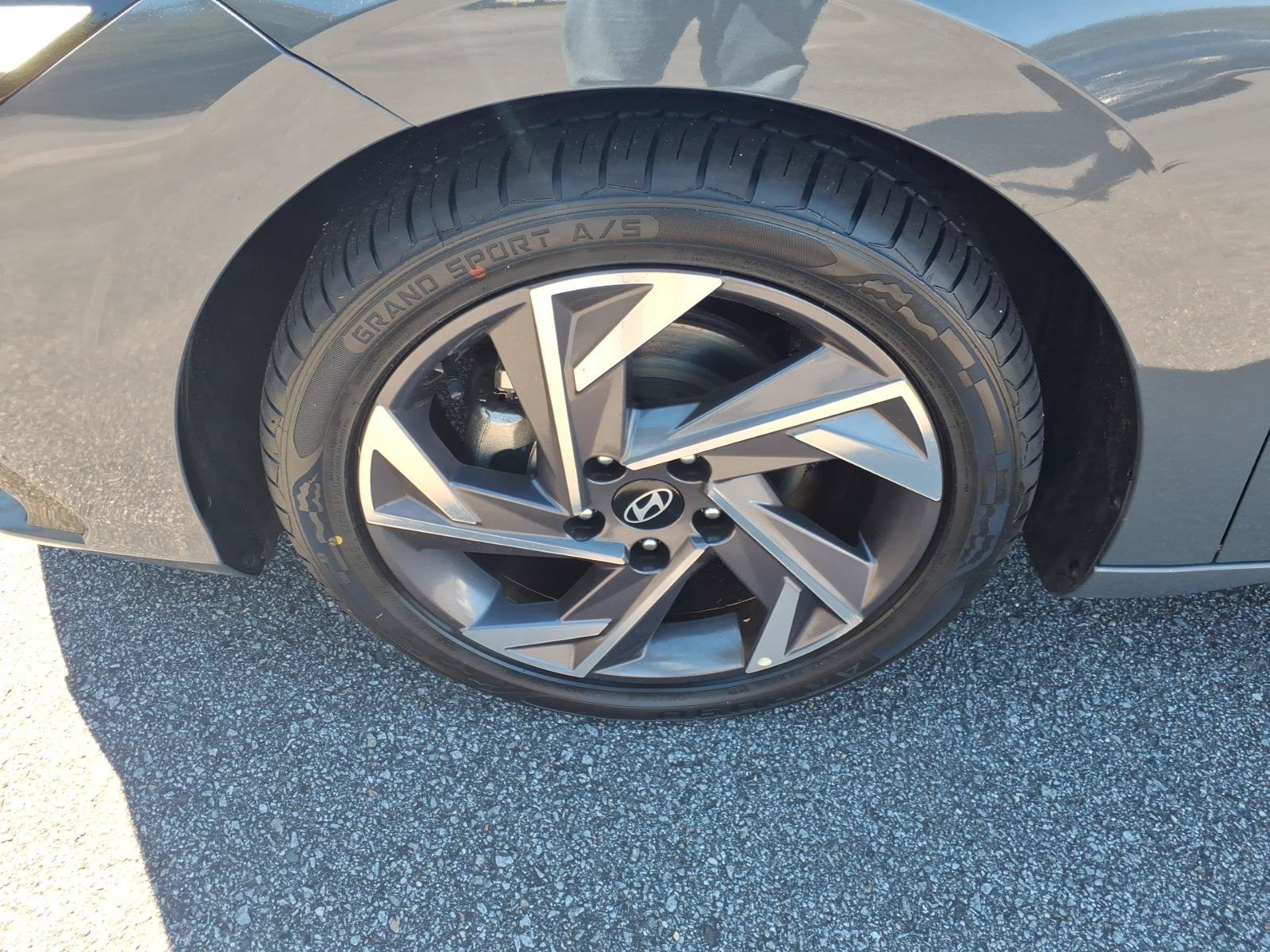 Used 2025 Hyundai Elantra SEL FWD image 5