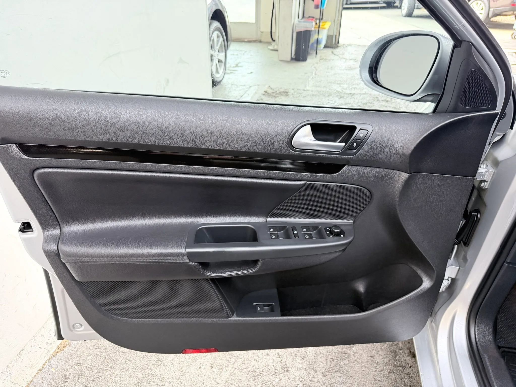 Used 2014 Volkswagen Jetta TDI FWD image 9