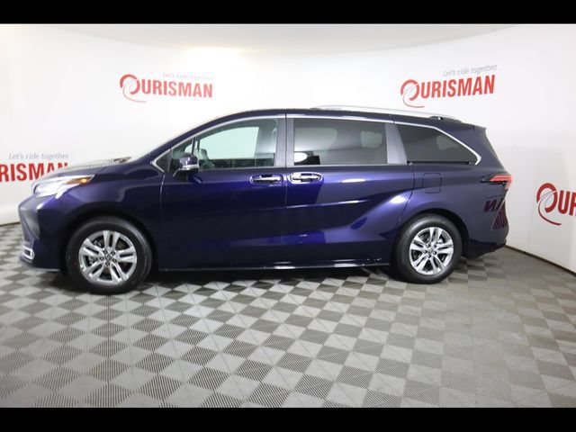 Used 2025 Toyota Sienna Limited AWD/4WD image 13