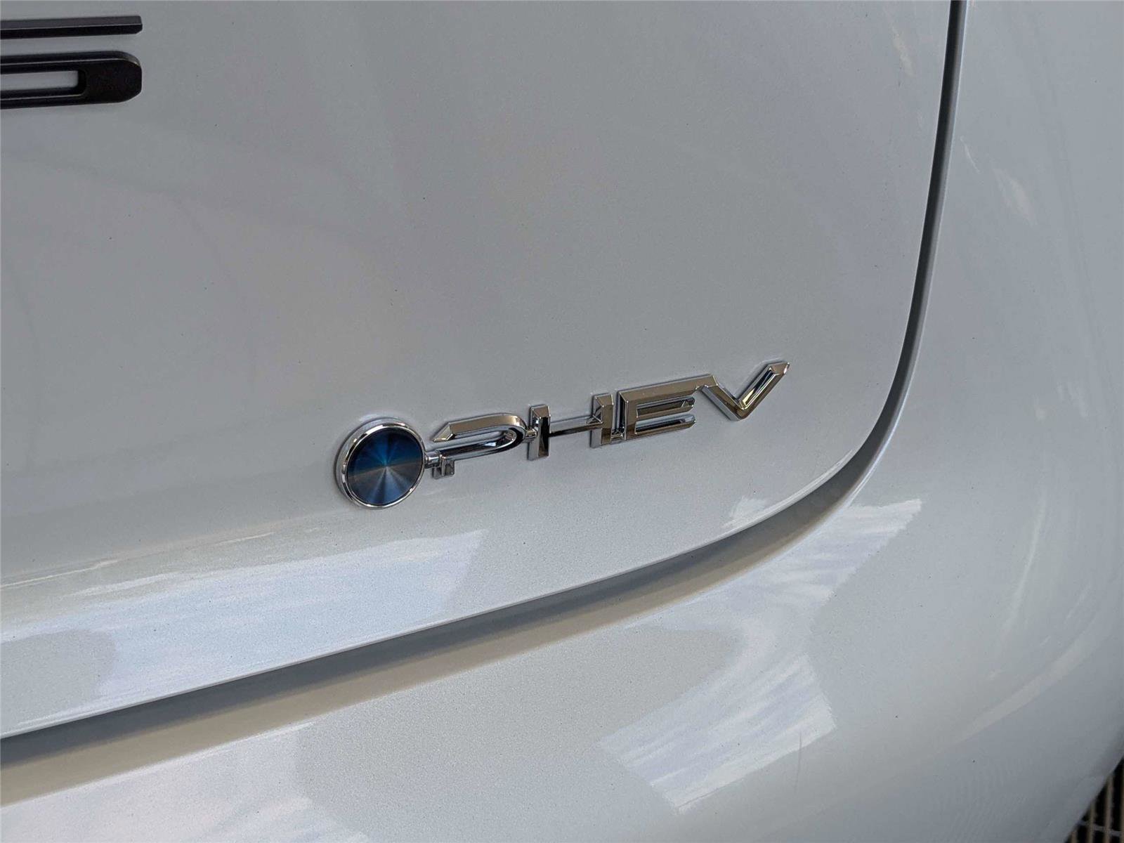 Used 2025 Toyota Prius Plug-In Hybrid image 8