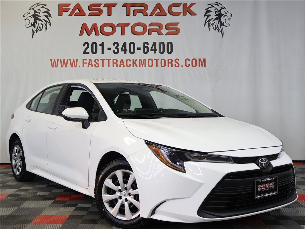 Used 2024 Toyota Corolla LE image 3