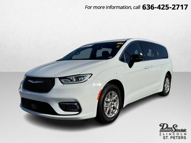 Used 2025 Chrysler Pacifica Select image 1