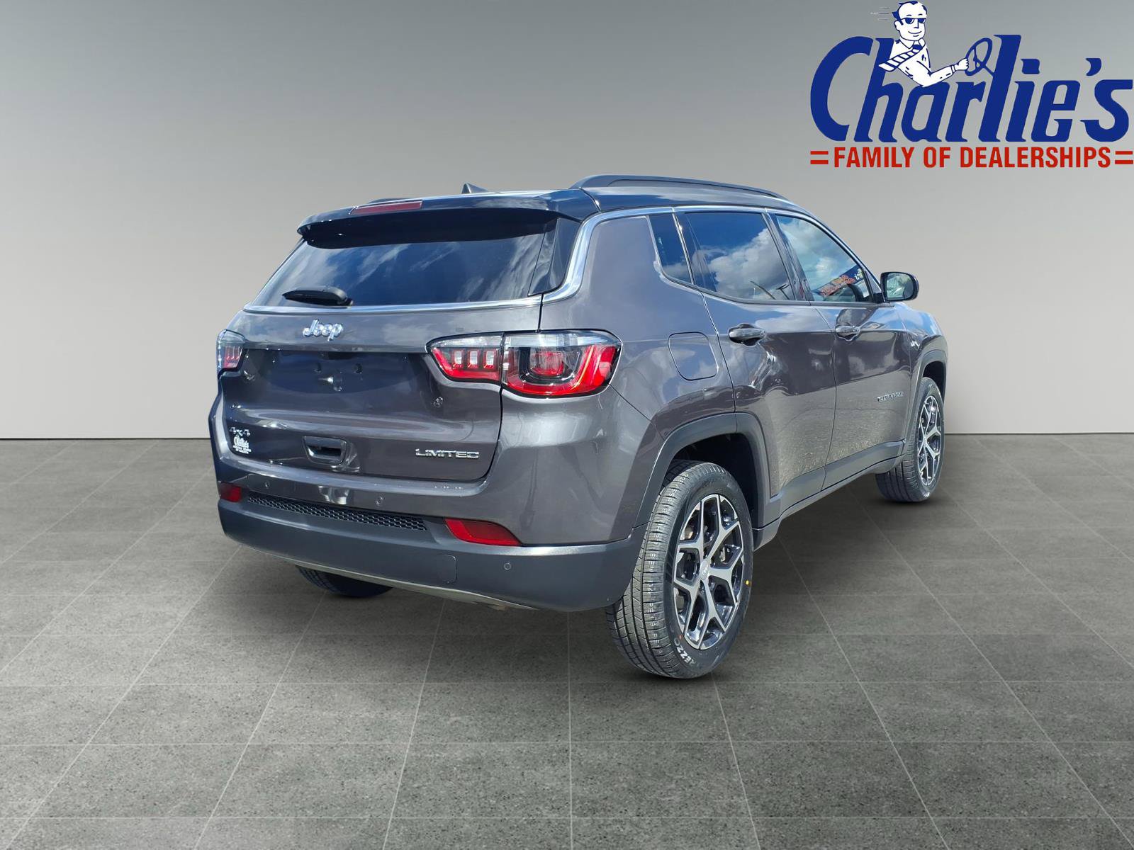 Used 2024 Jeep Compass Limited AWD/4WD image 4