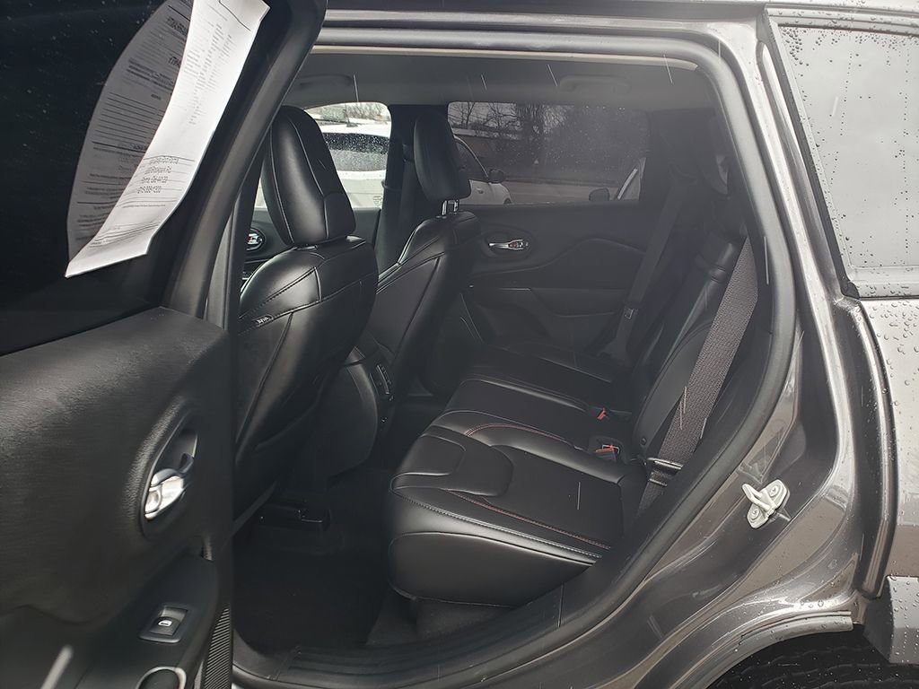 Used 2019 Jeep Cherokee Trailhawk image 11