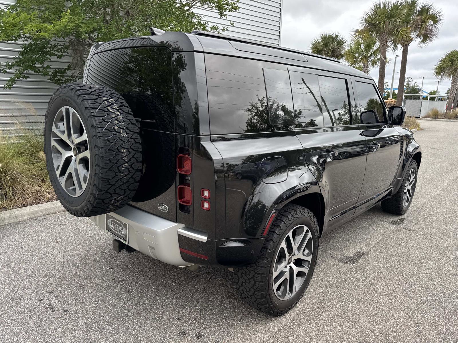 Certified 2022 Land Rover Defender 110 XS Edition AWD/4WD image 6