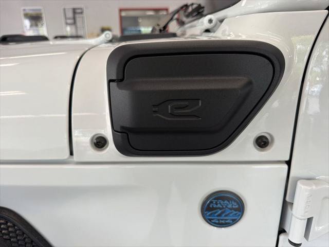 Used 2024 Jeep Wrangler Unlimited AWD/4WD image 5