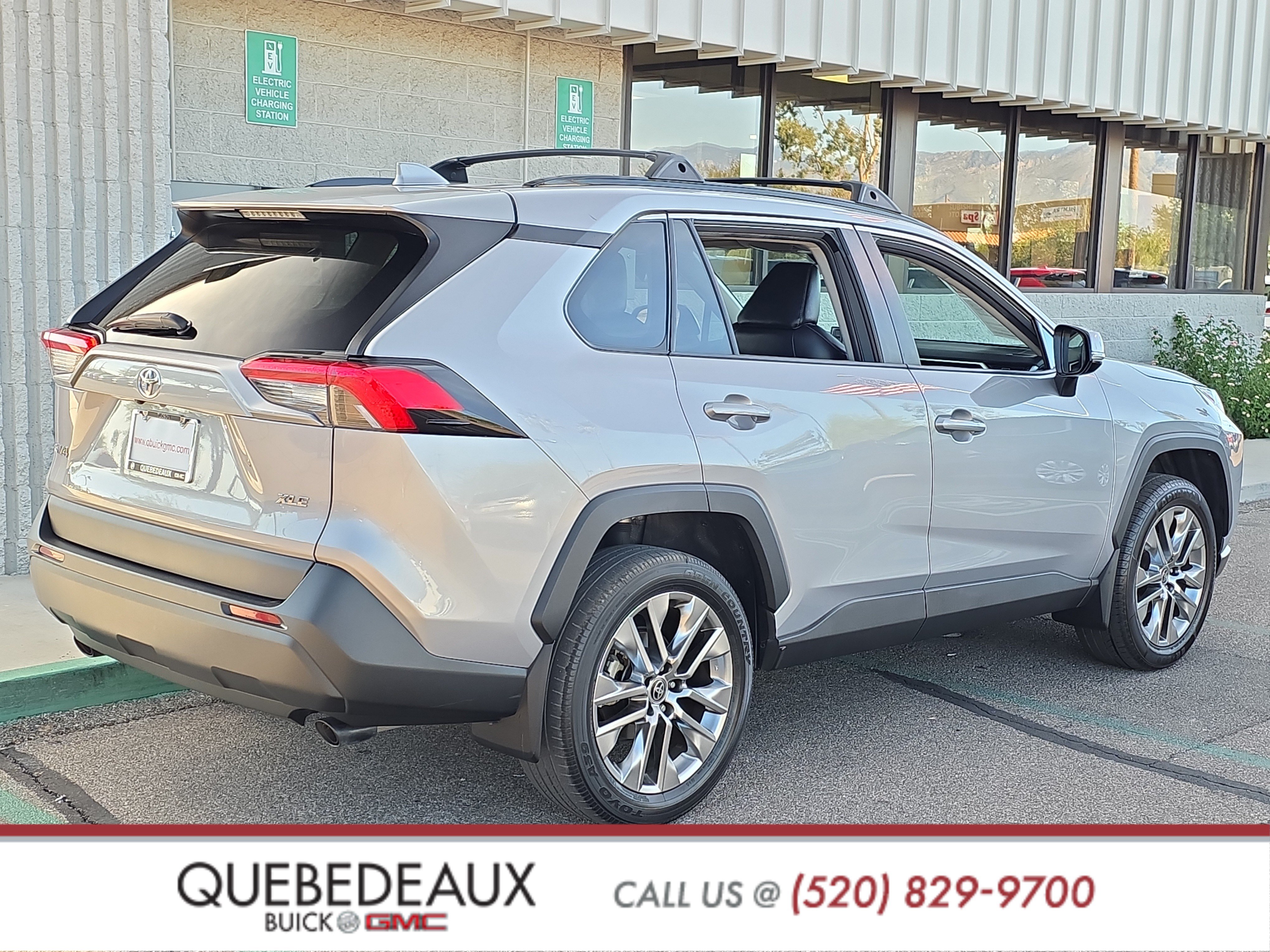 Used 2022 Toyota RAV4 XLE Premium FWD image 7