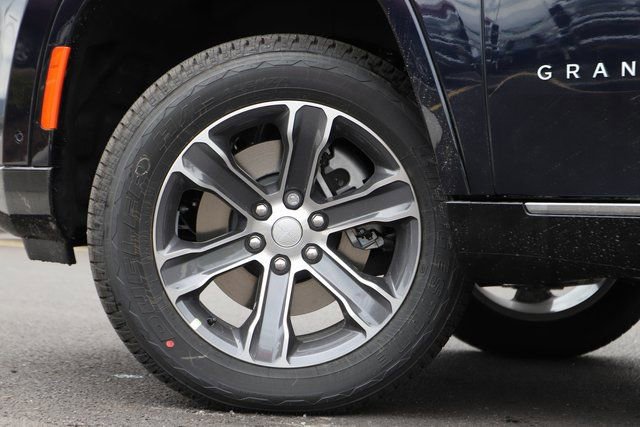 New 2024 Jeep Grand Wagoneer L 4WD w/ Convenience Group III image 3