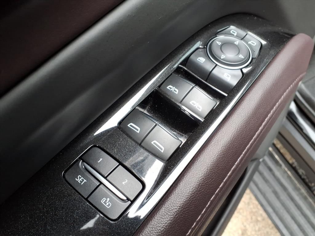 Used 2023 Cadillac Escalade Sport Platinum w/ LPO, ONYX Package image 14