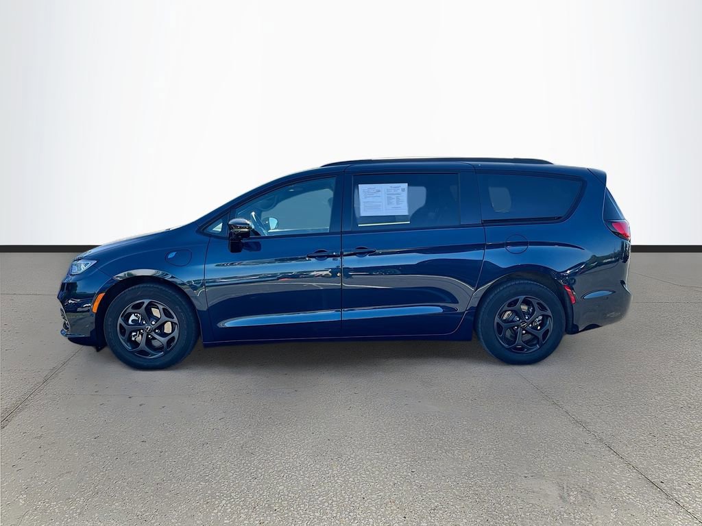 Used 2024 Chrysler Pacifica Premium FWD image 4