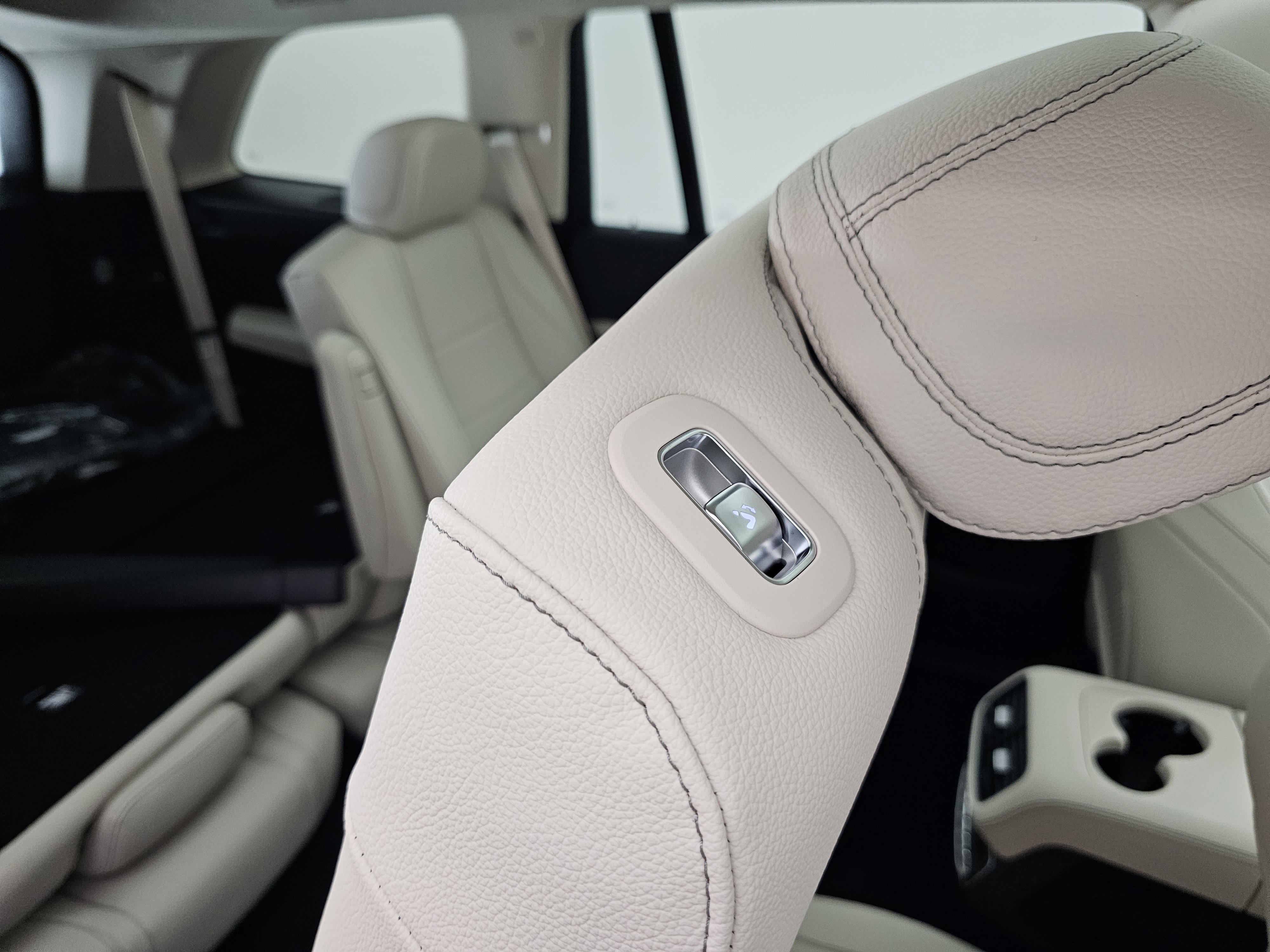 New 2026 Mercedes-Benz GLS 450 4MATIC image 32