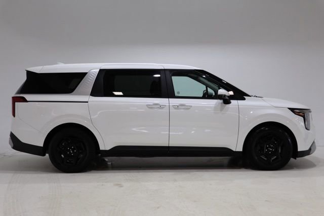 Used 2025 Kia Carnival image 9
