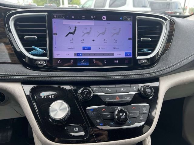 Used 2022 Chrysler Pacifica Limited image 12