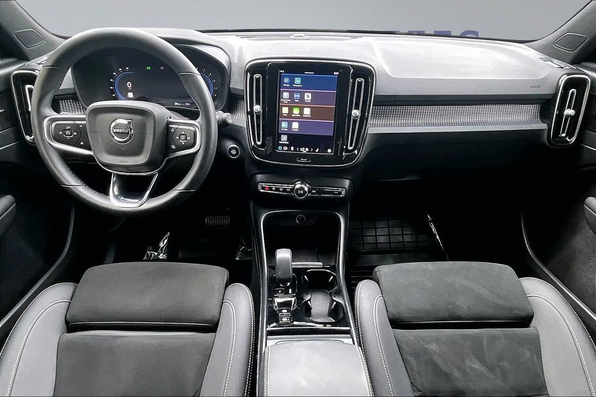 Used 2023 Volvo XC40 B4 Ultimate w/ Protection Package Premier FWD image 7