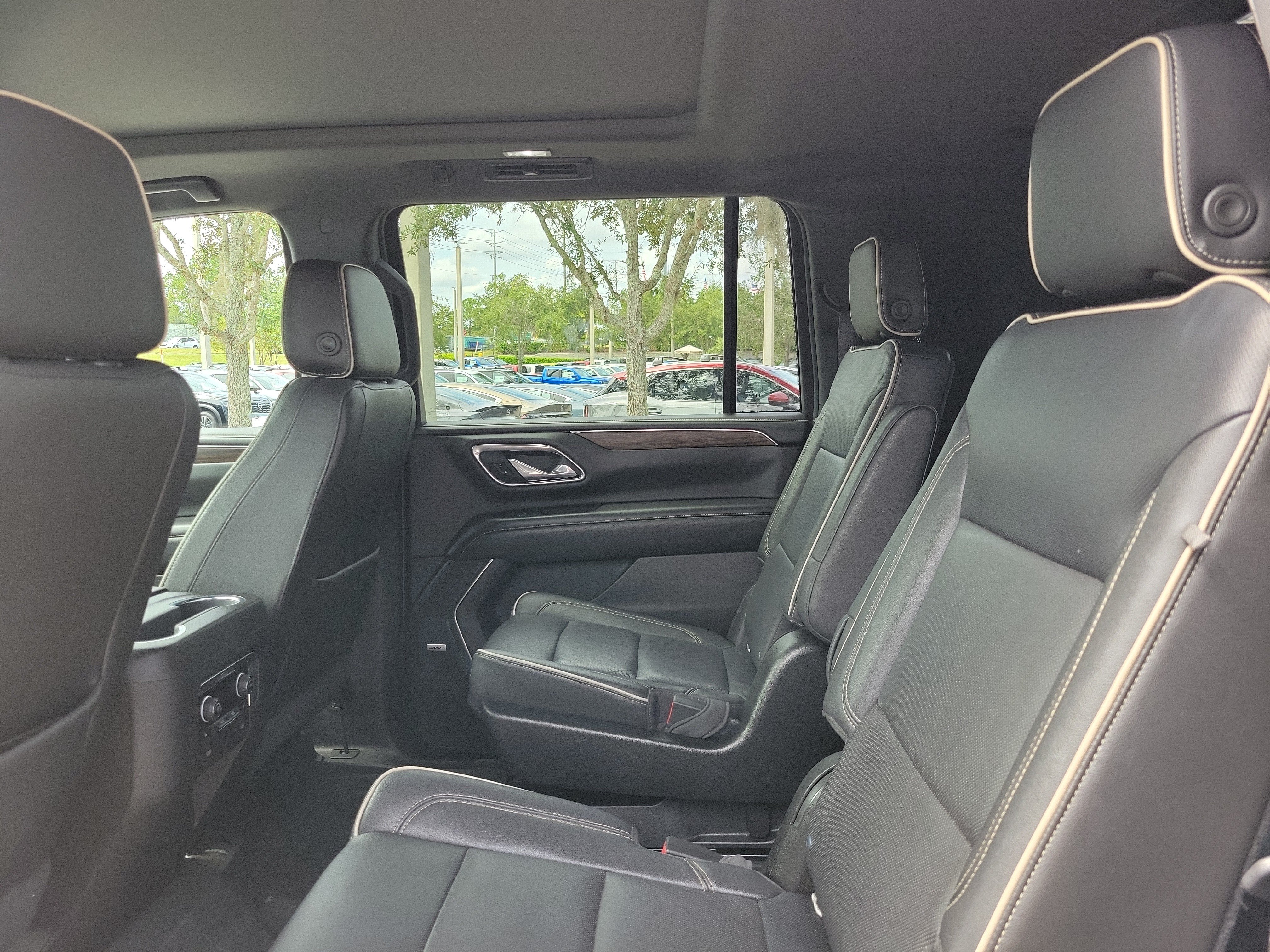 Used 2021 Chevrolet Suburban Premier w/ Premium Package AWD/4WD image 21
