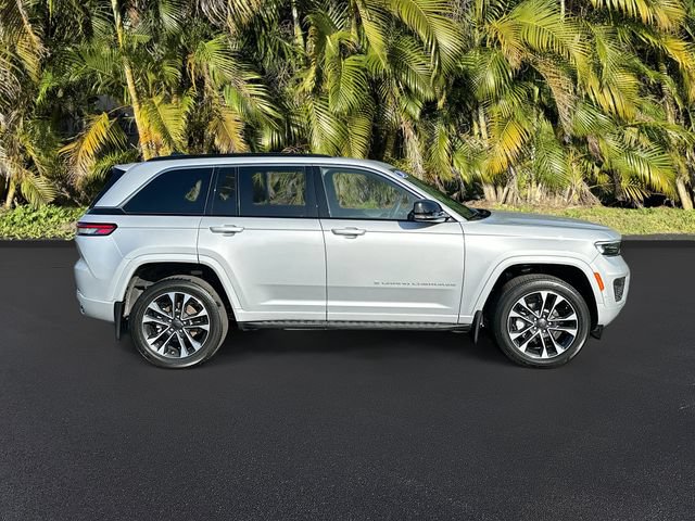 Used 2024 Jeep Grand Cherokee Overland w/ Trailer Tow Package AWD/4WD image 4