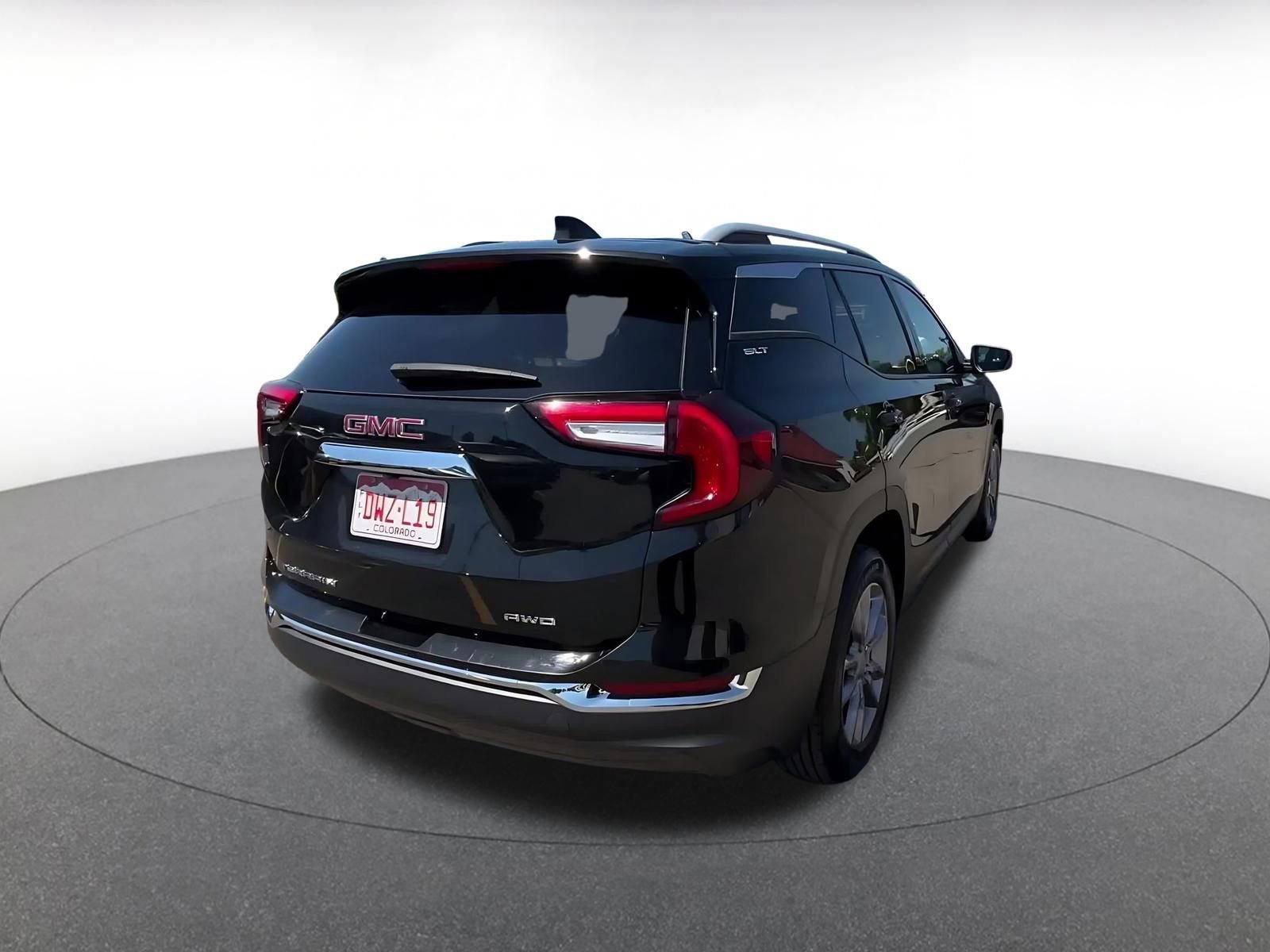 Used 2024 GMC Terrain SLT AWD/4WD image 15