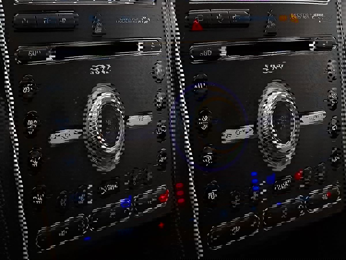 Used 2017 Ford Explorer Limited w/ Equipment Group 301A FWD image 21