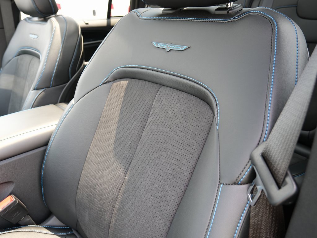 Used 2024 Jeep Grand Cherokee Trailhawk w/ Luxury Tech Group III image 27